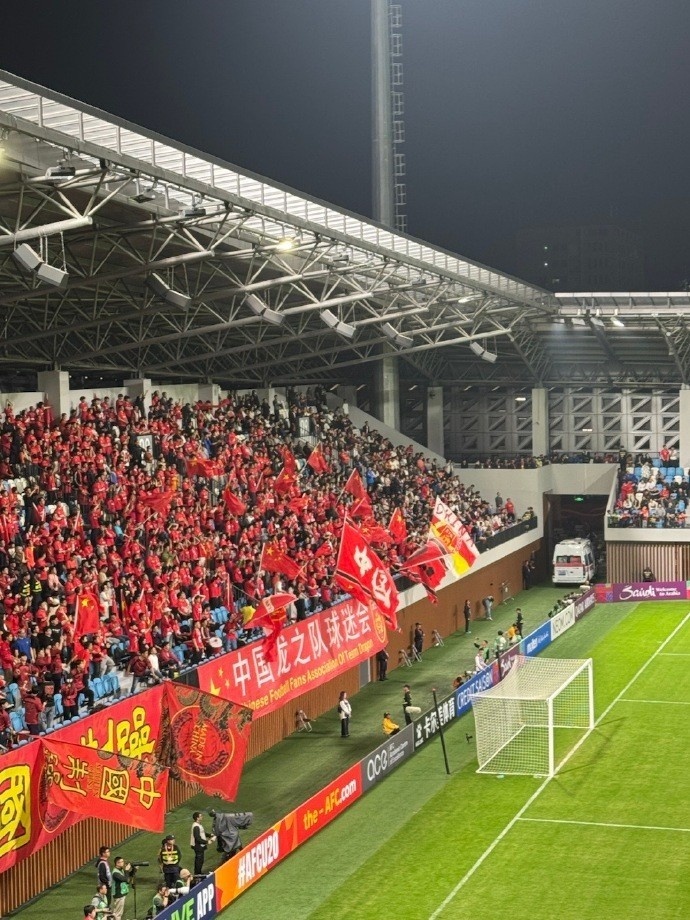 AG捕鱼王游戏-青年球员拼尽全力，为球队捧回胜利