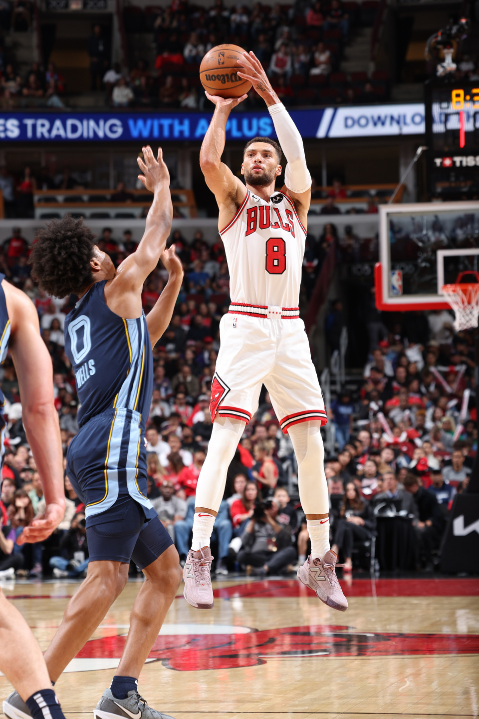 公牛队后卫拉文连续三场得分破