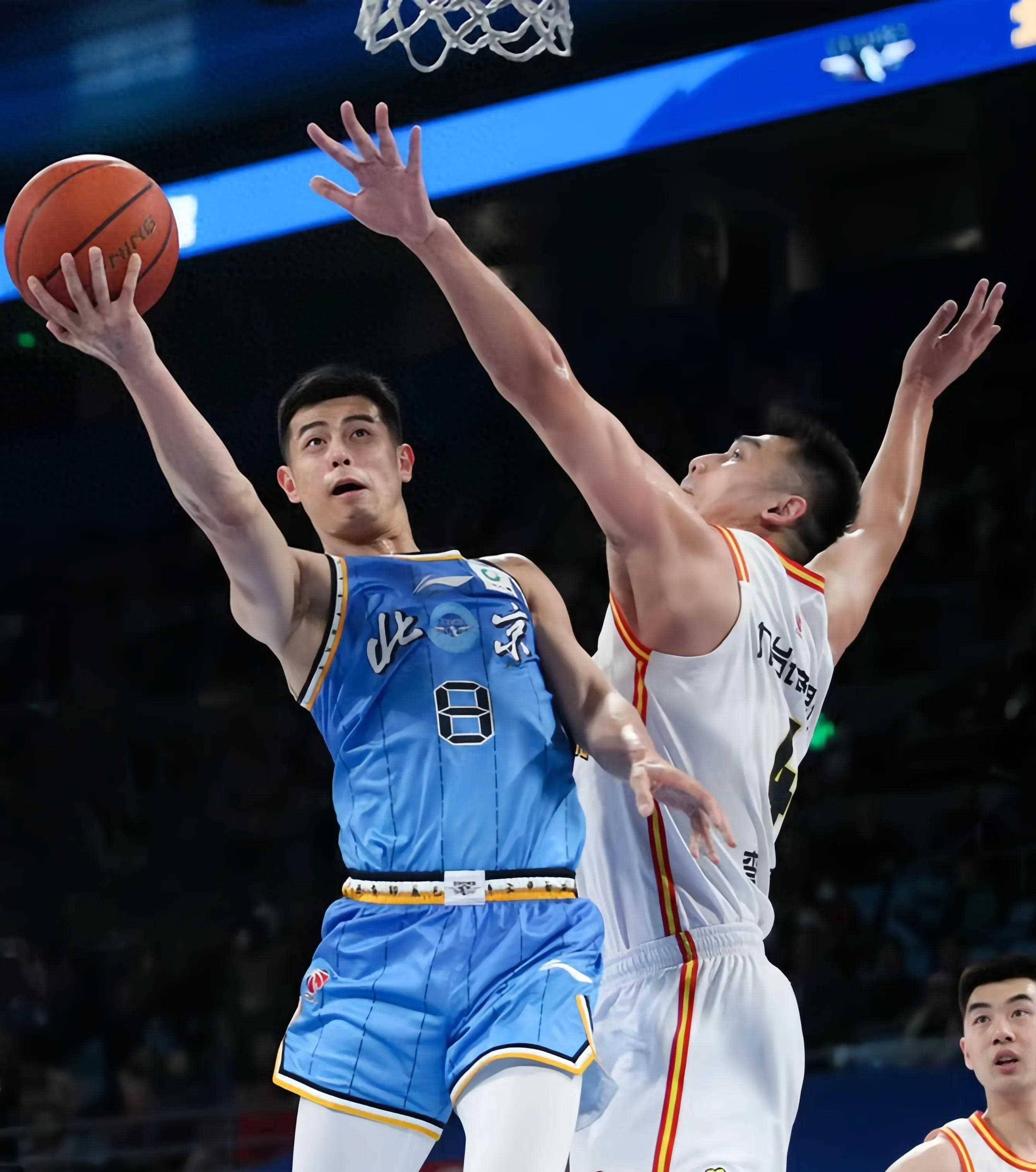 江苏男篮击溃对手，全队表现出色