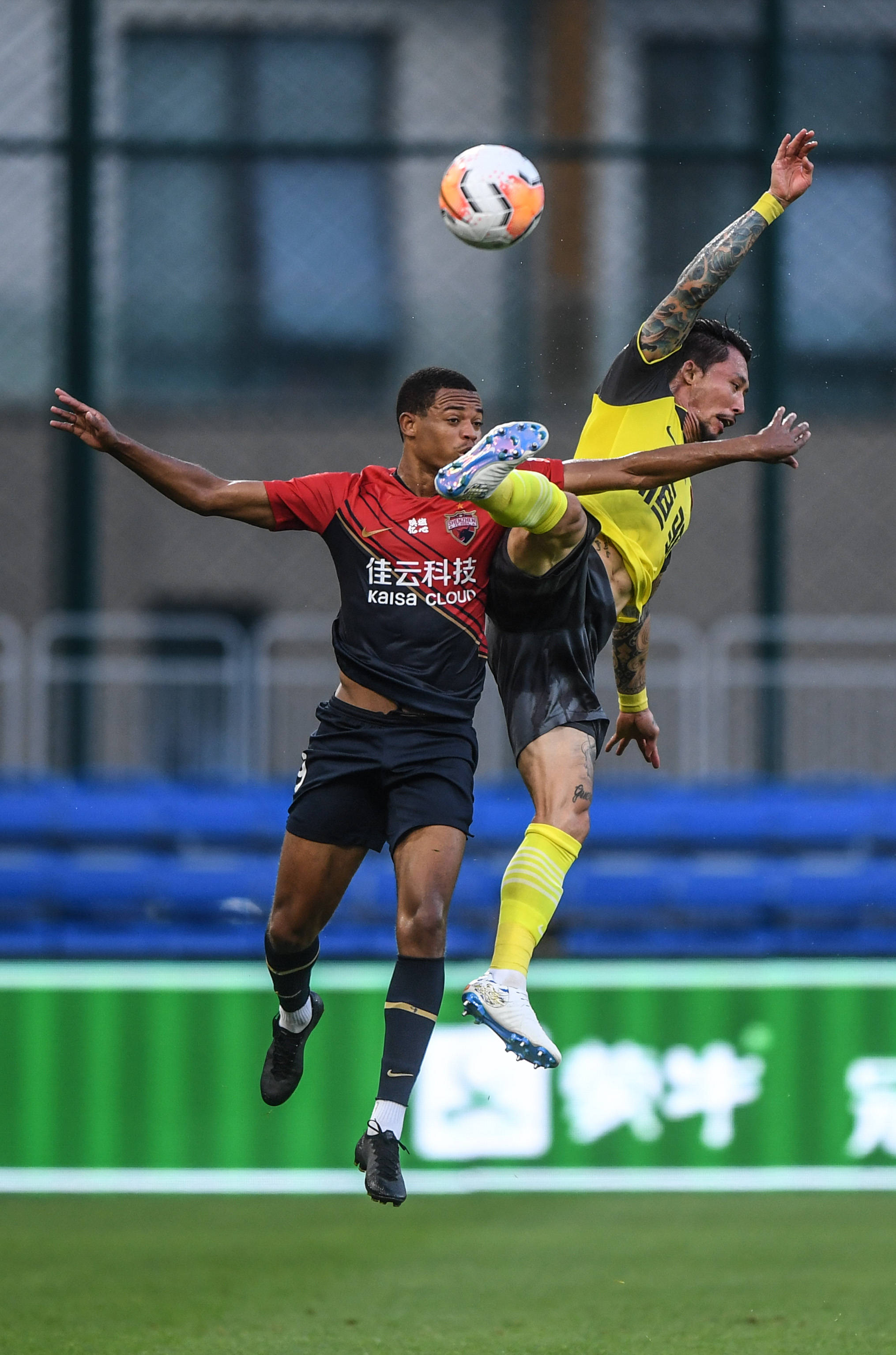 包含深圳佳兆业迎战广州恒大,胜负之争谁将称霸赛场?的词条 包含深圳佳兆业迎战广州恒大,胜负之争谁将称霸赛场?的词条