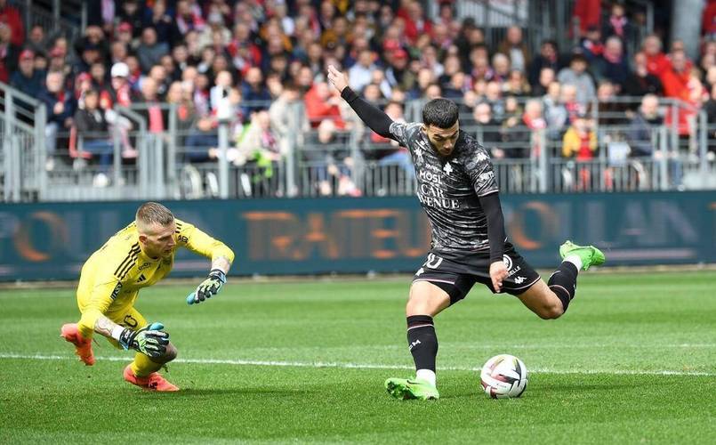 关于里尔客场逼平梅斯,展现稳固防守实力的信息 关于里尔客场逼平梅斯,展现稳固防守实力的信息