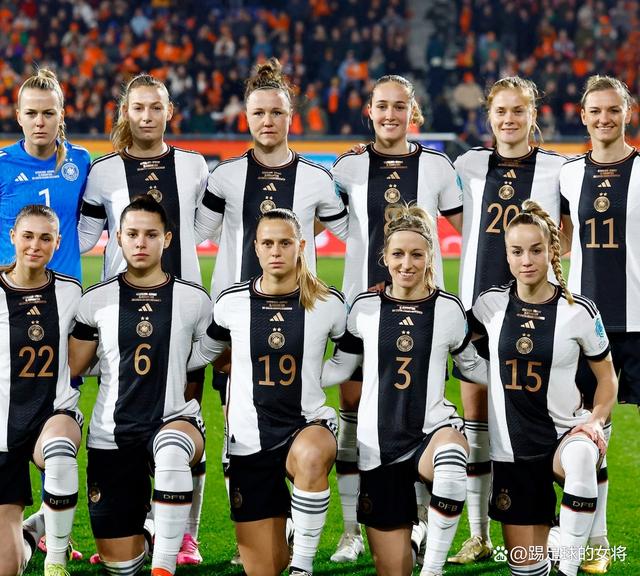 德国女足队员在国际比赛中力压对手