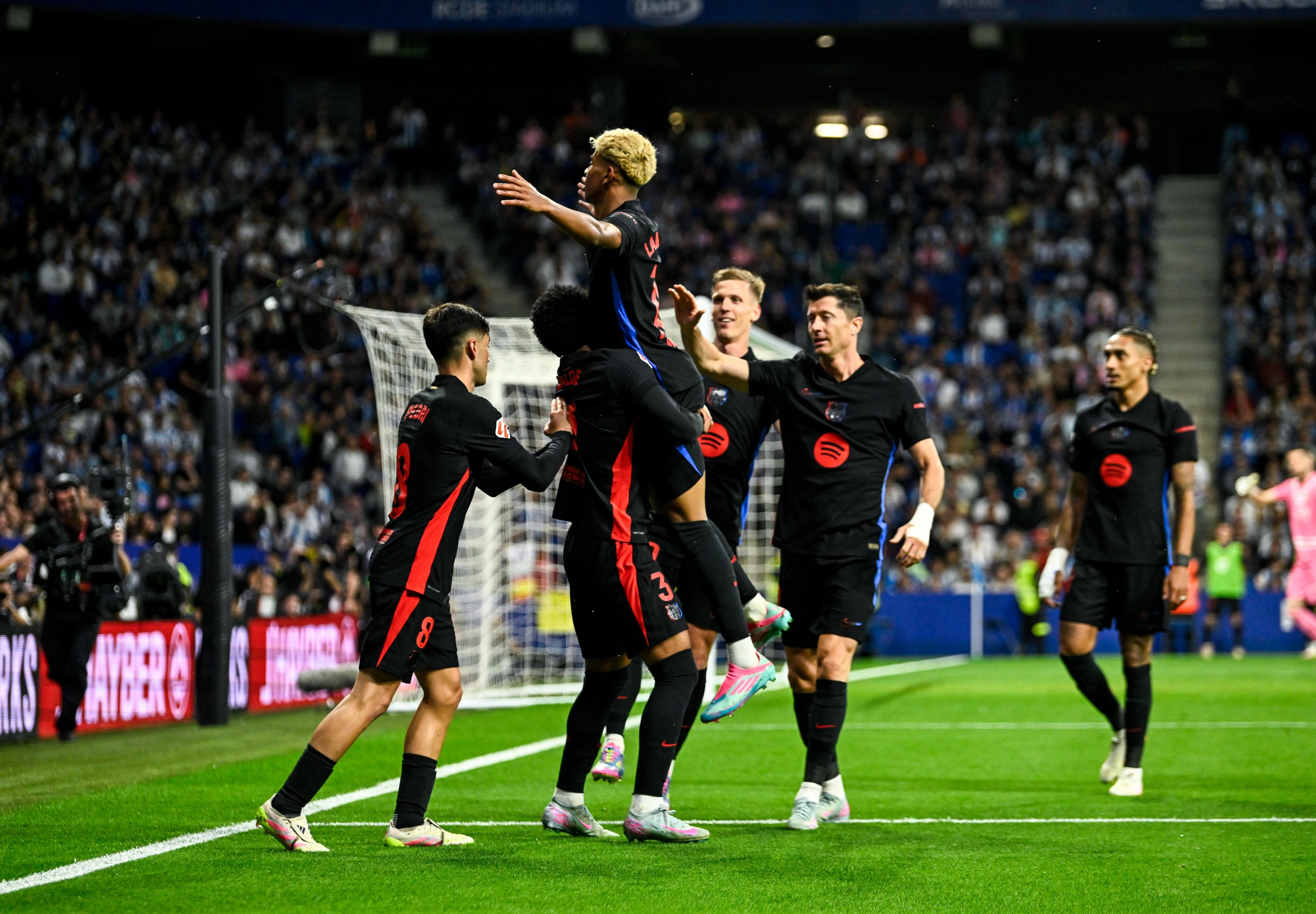 -瓦伦西亚主场战胜拉科鲁尼亚,喜迎胜利