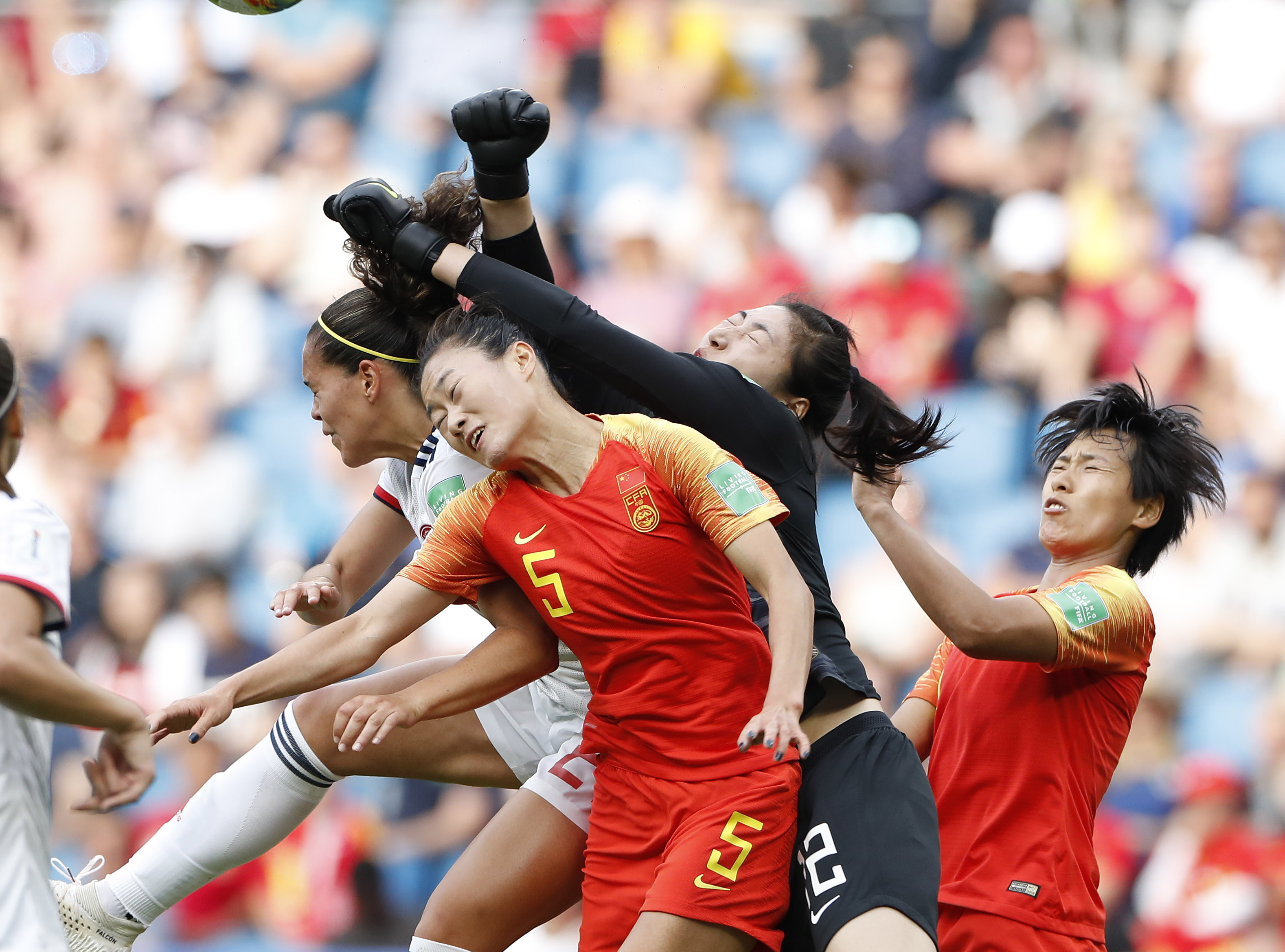 中国队在女足比赛中表现抢眼