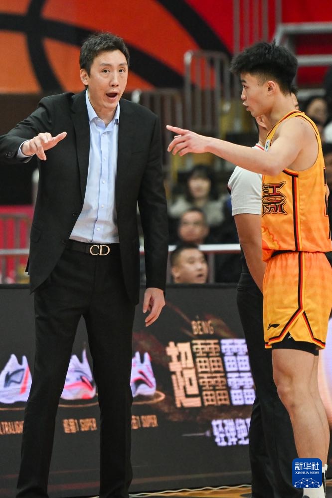 江苏男篮全队作战,全员奋勇争先拿下关键一胜的简单介绍 江苏男篮全队作战,全员奋勇争先拿下关键一胜的简单介绍