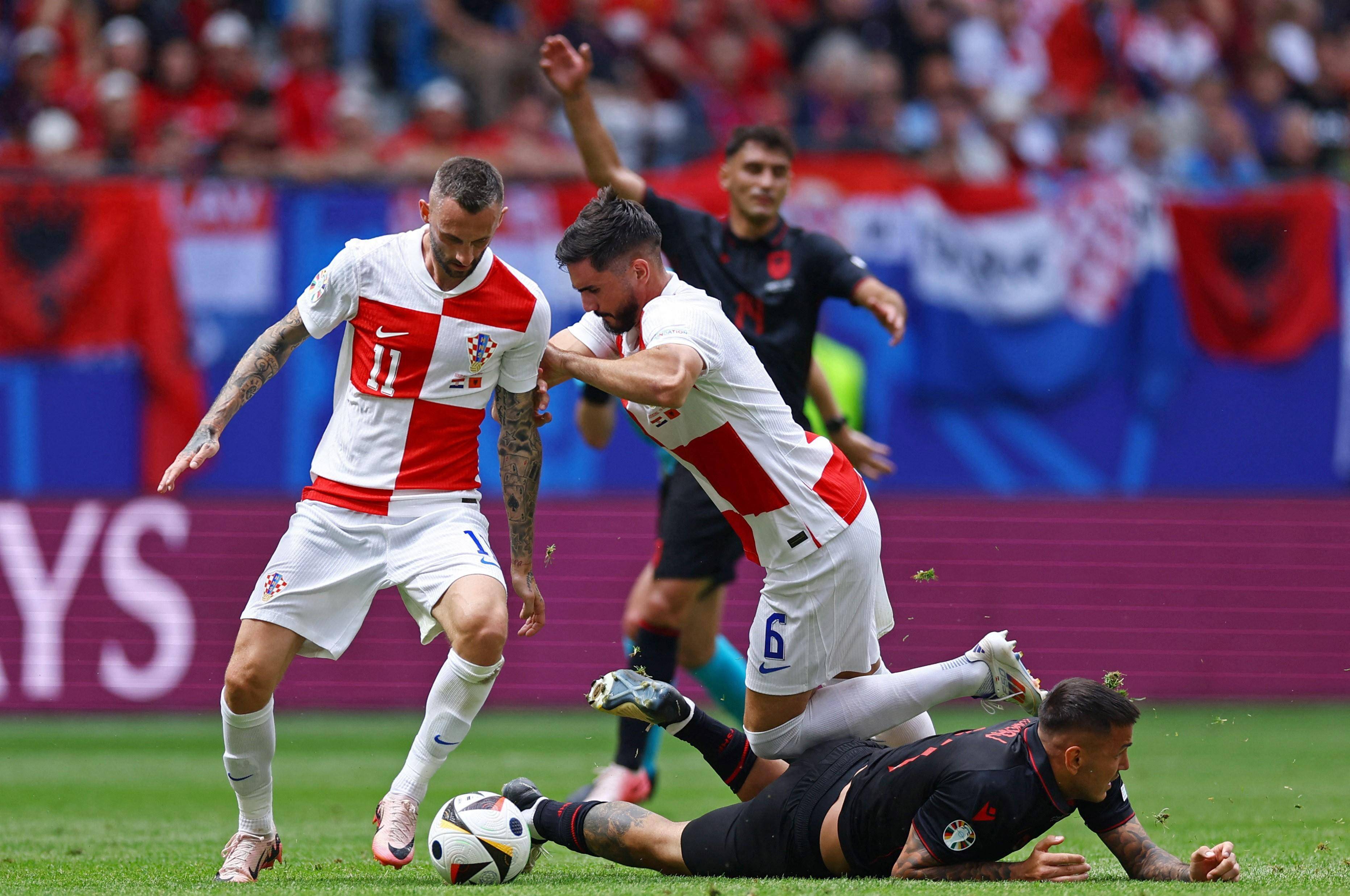 欧洲国家队较量激烈，赛场争霸不停歇