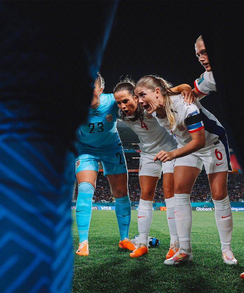 英格兰女足横扫挪威队，斩获胜利