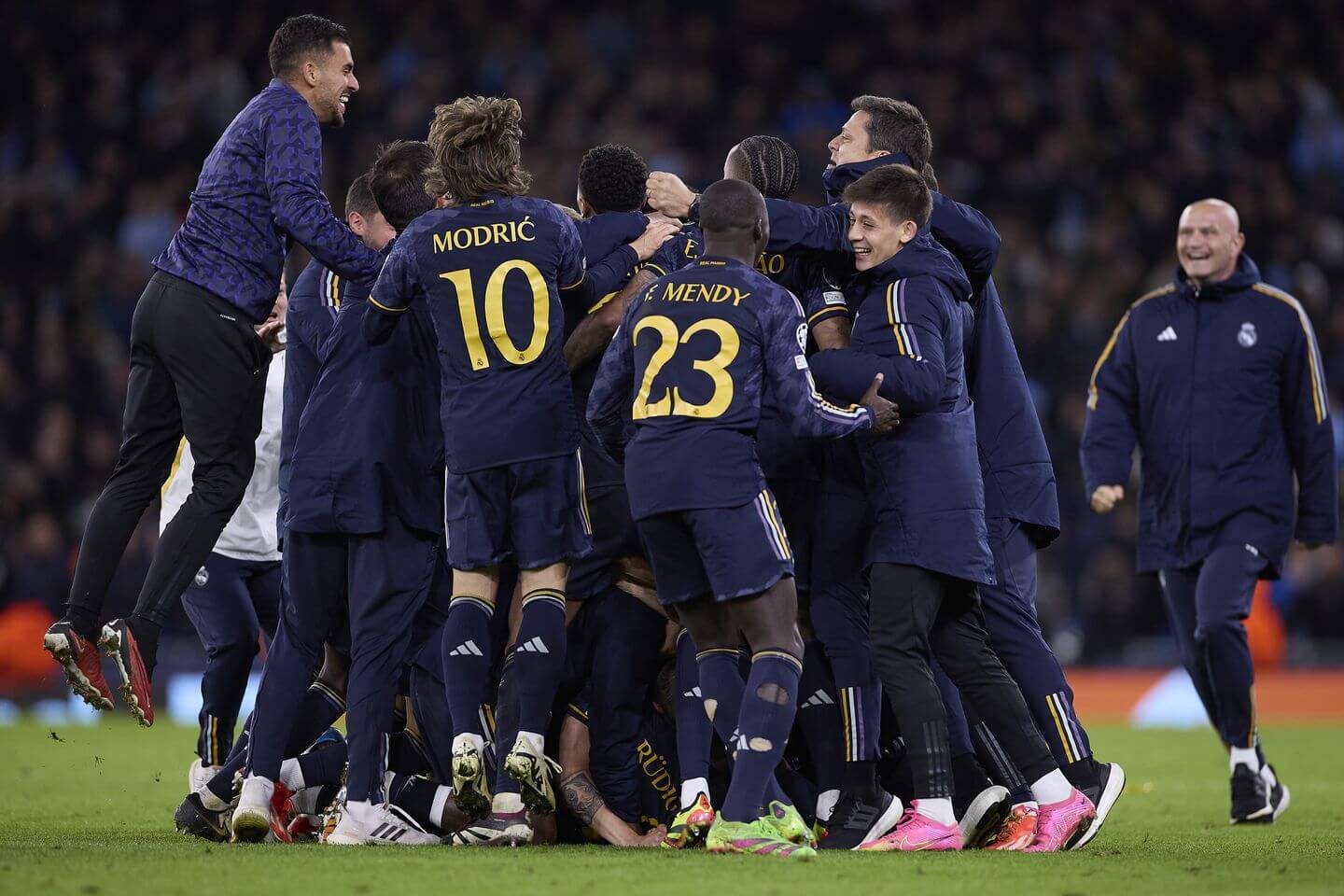 包含皇家马德里备战欧冠比赛,士气高涨的词条 包含皇家马德里备战欧冠比赛,士气高涨的词条