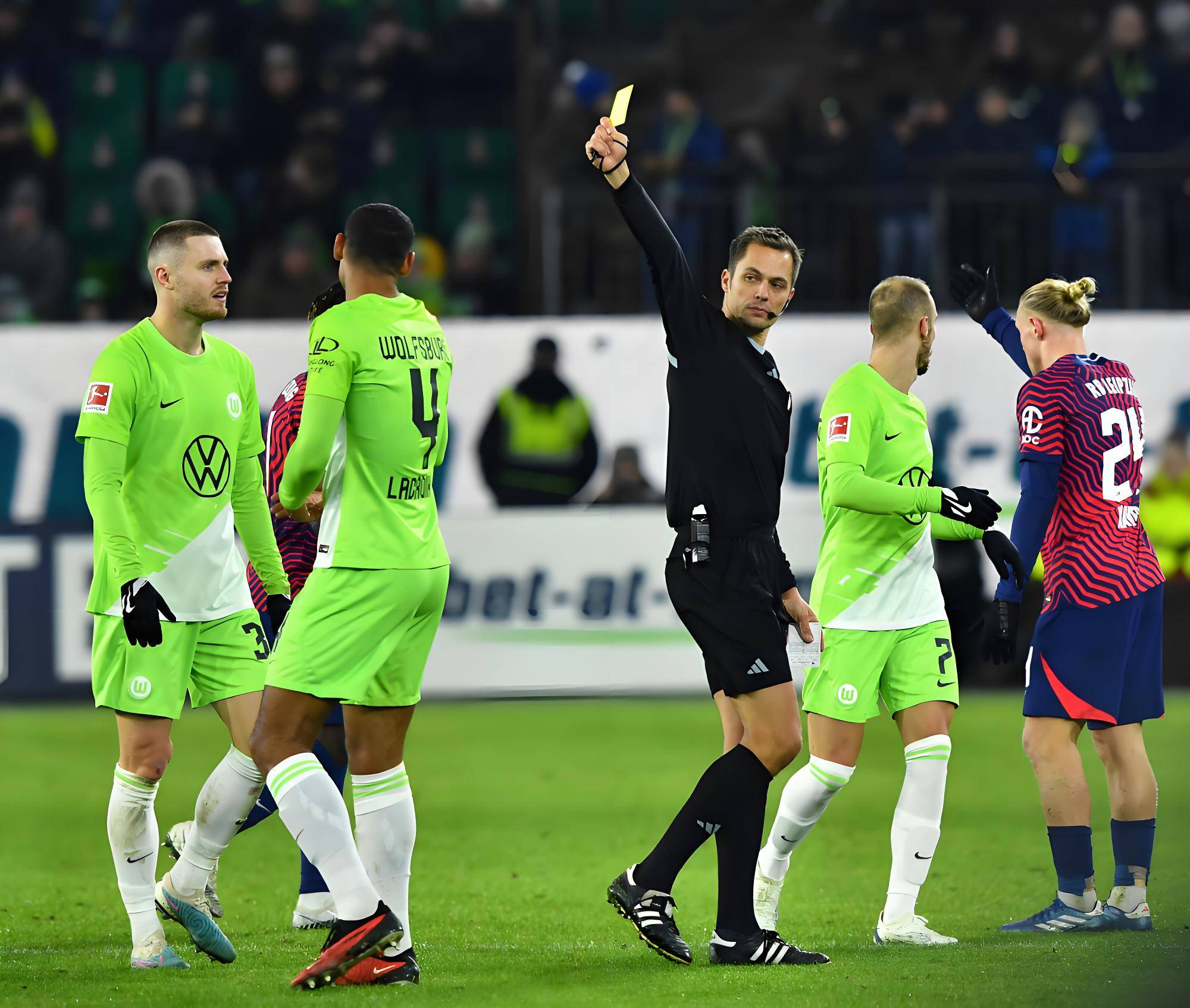 -法兰克福逆转击败门兴格拉德巴赫，势不可挡