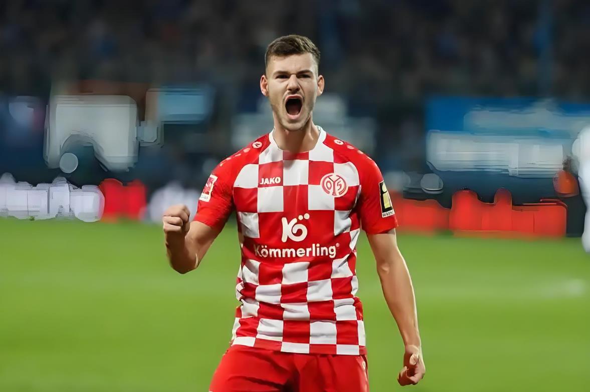 法兰克福逆转击败门兴格拉德巴赫，势不可挡