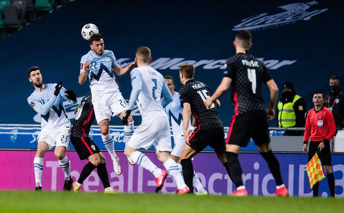 国际米兰团结一致，获得胜利！