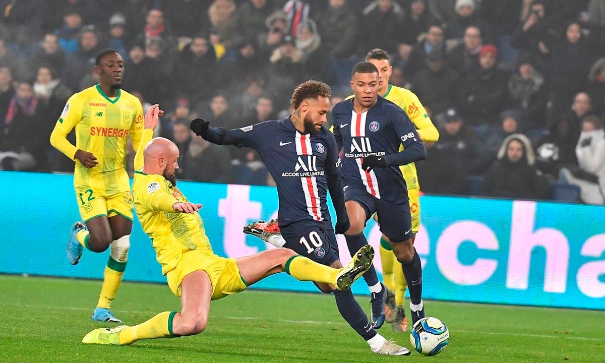 南特建功主场,球迷欢呼庆祝胜利到手的简单介绍 南特建功主场,球迷欢呼庆祝胜利到手的简单介绍