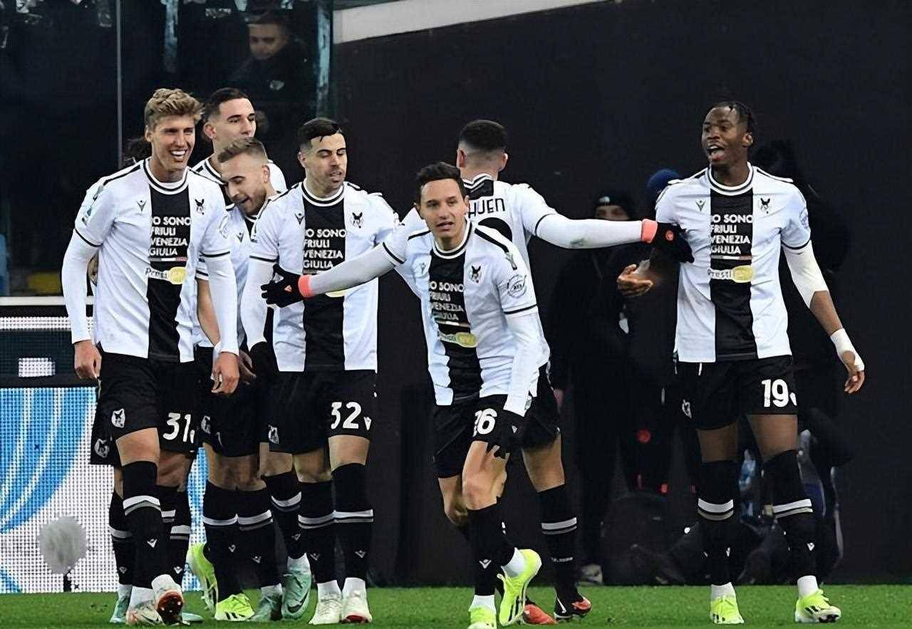 包含乌迪内斯遭遇客场失利前进阻碍增多的词条