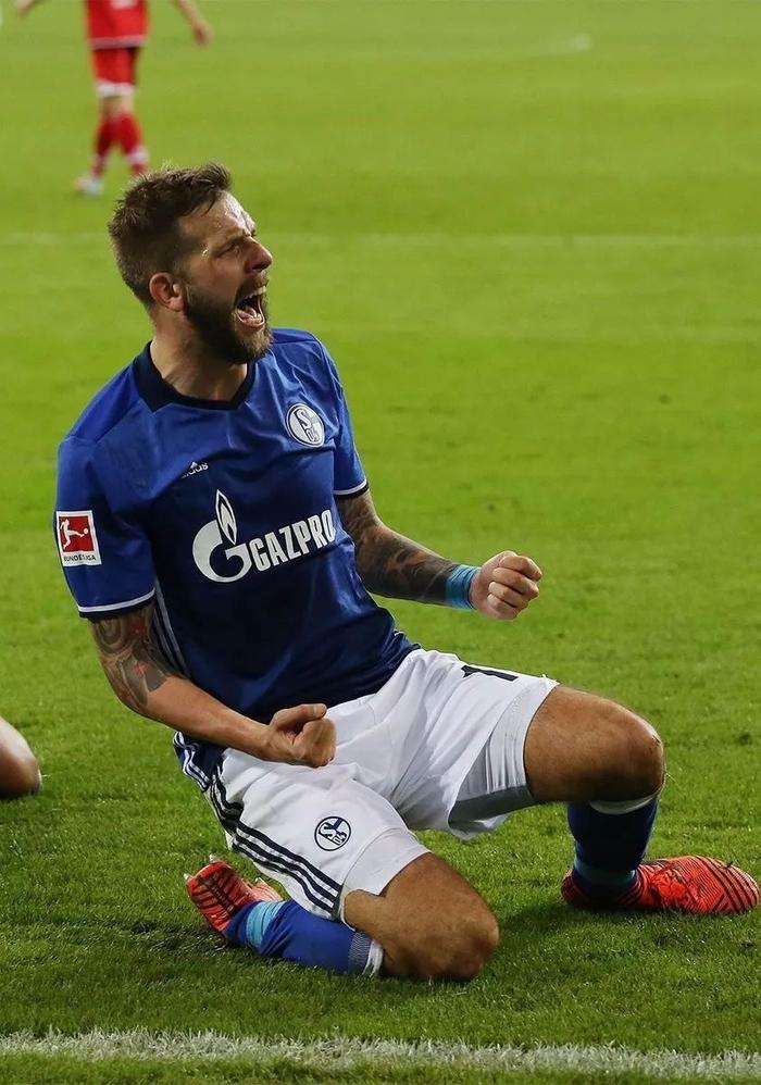 -沙尔克球员动力足,备战接下来激烈比赛的简单介绍