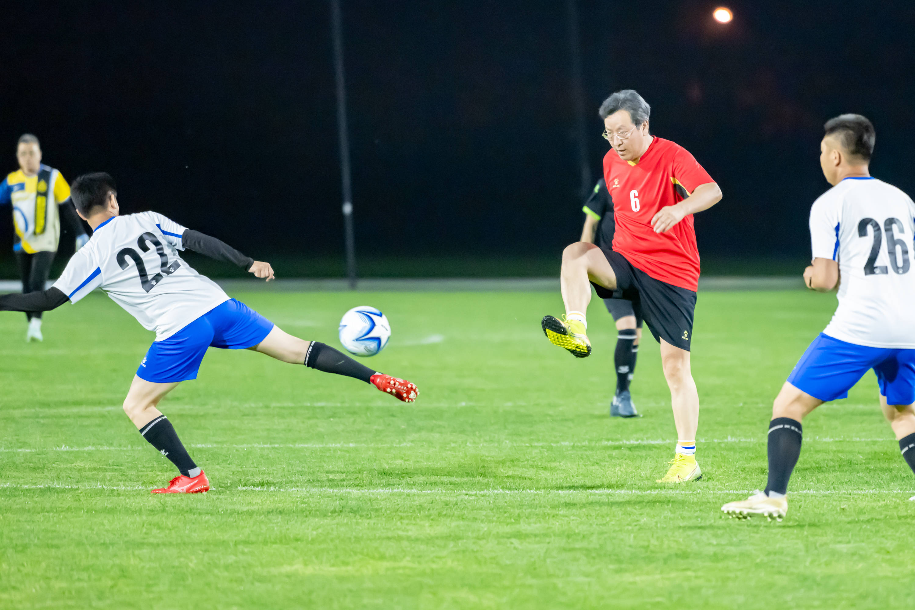 AG捕鱼王游戏下载-足球赛场上球员们展现出的精彩表现令人赞叹