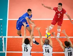 意大利队员齐心协力，力争晋级下一轮的简单介绍