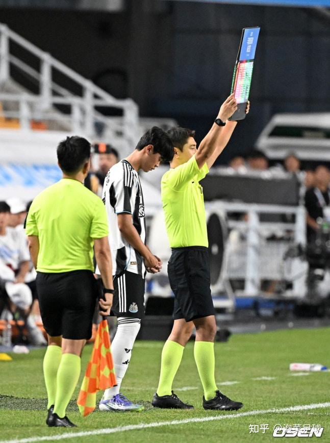 -一队球员连续比赛进球,助球队取胜