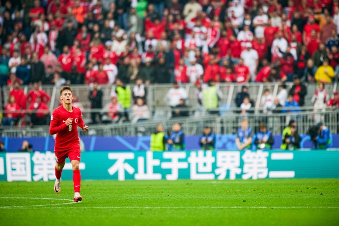 卡塔尔对阵哥伦比亚，欧洲杯预选赛备战状态火热