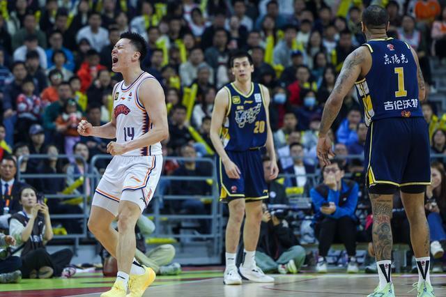 广东队力争晋级,面对新疆队的压力 广东队力争晋级,面对新疆队的压力