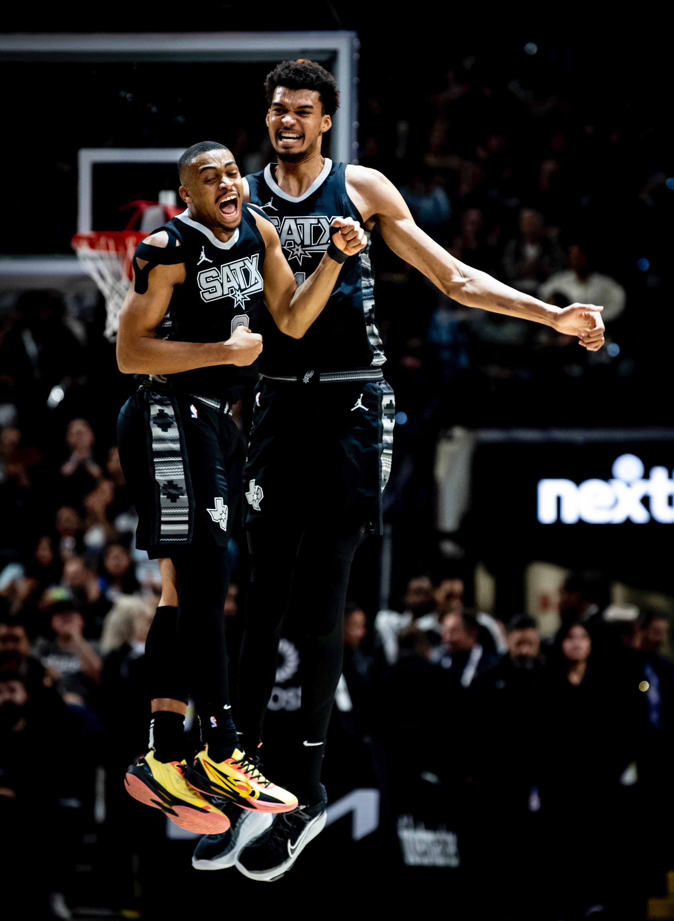 马刺主帅调整战术,带领球队获胜 马刺主帅调整战术,带领球队获胜