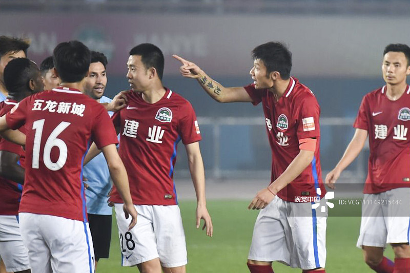 河南建业客场逆转大连一方,击败对手 河南建业客场逆转大连一方,击败对手