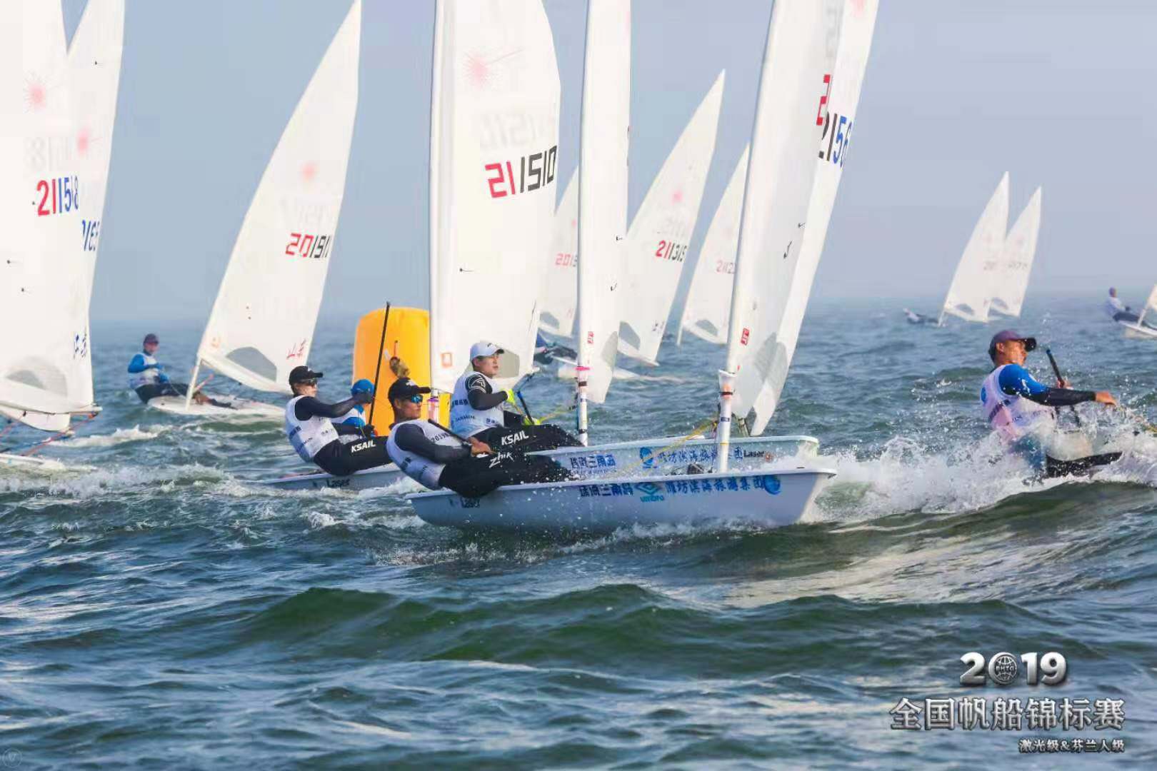 芬兰帆船队表现出色,夺得激烈比赛第一名 芬兰帆船队表现出色,夺得激烈比赛第一名