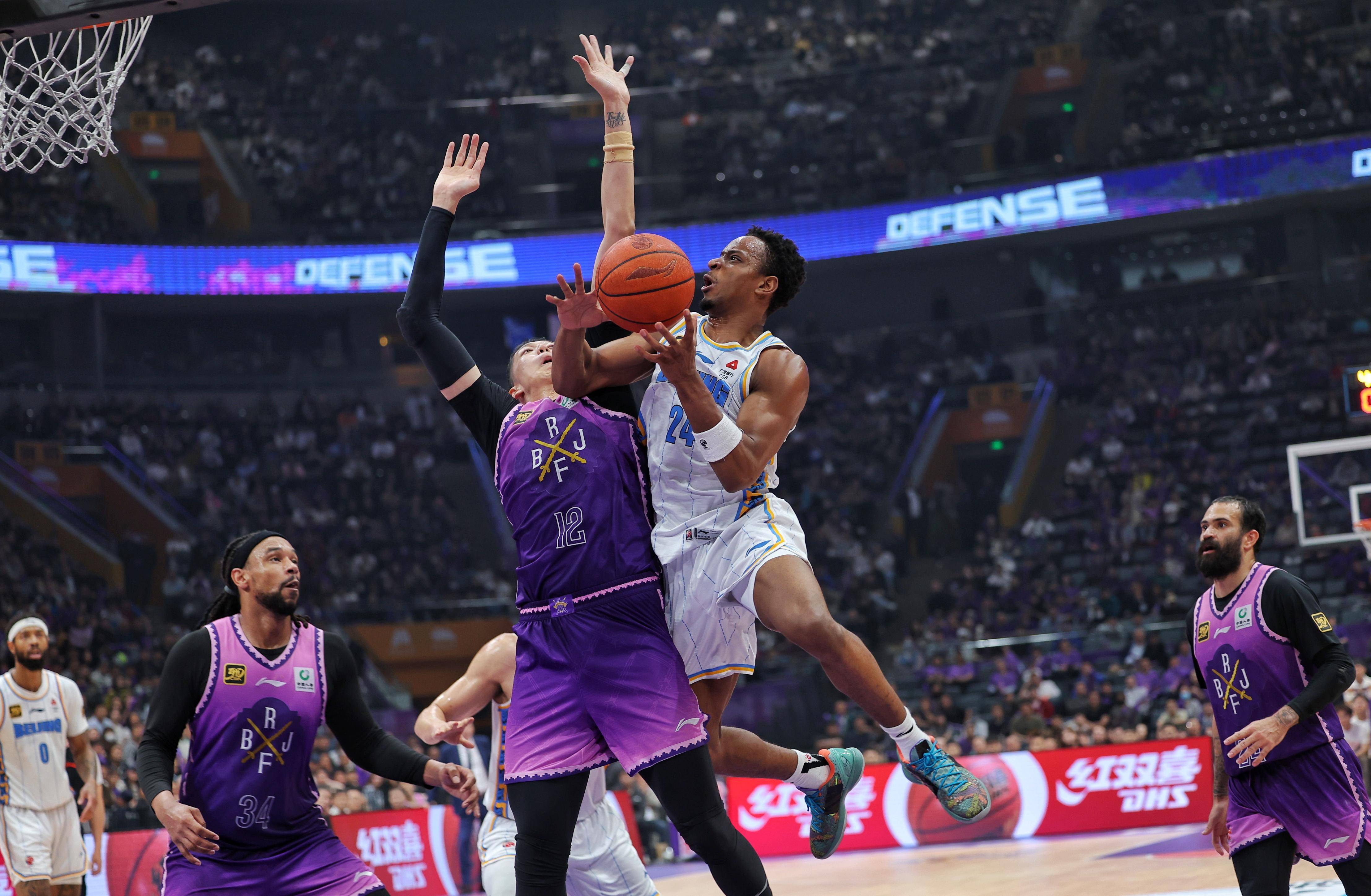 球队连续击败对手晋级下一轮比赛 球队连续击败对手晋级下一轮比赛