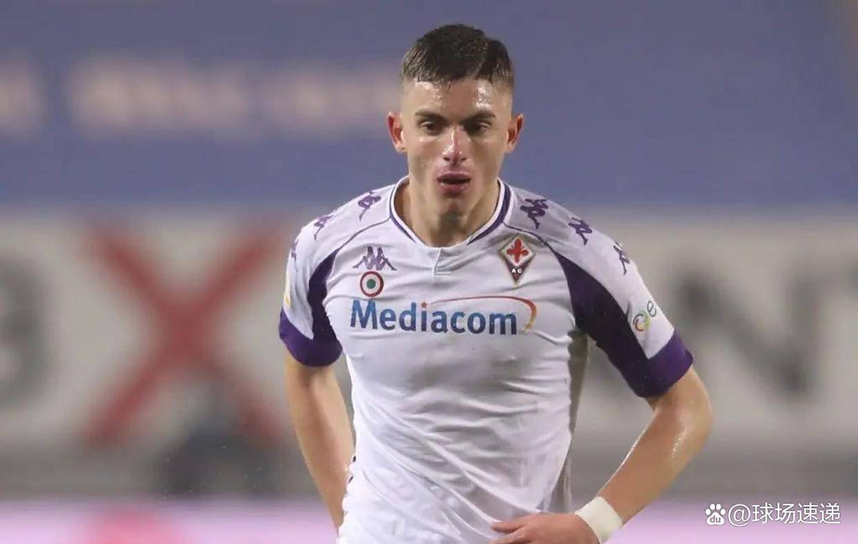 AG捕鱼官网-佛罗伦萨年轻后卫表现出色,球队胜率大增