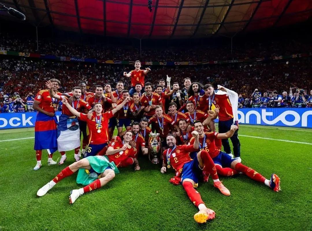 欧洲足球巨星齐聚一堂,争夺荣耀之战的简单介绍 欧洲足球巨星齐聚一堂,争夺荣耀之战的简单介绍