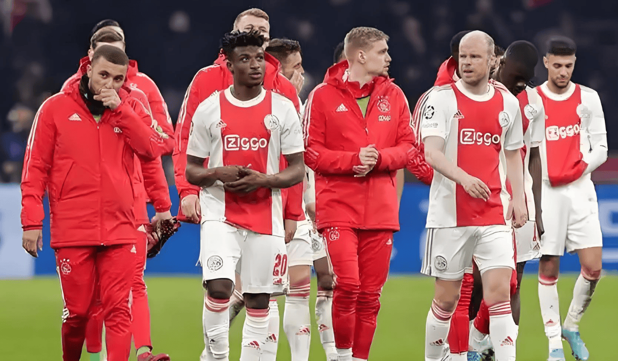 AG捕鱼-包含阿贾克斯客场击败费耶诺德,荷甲积分榜继续领先的词条