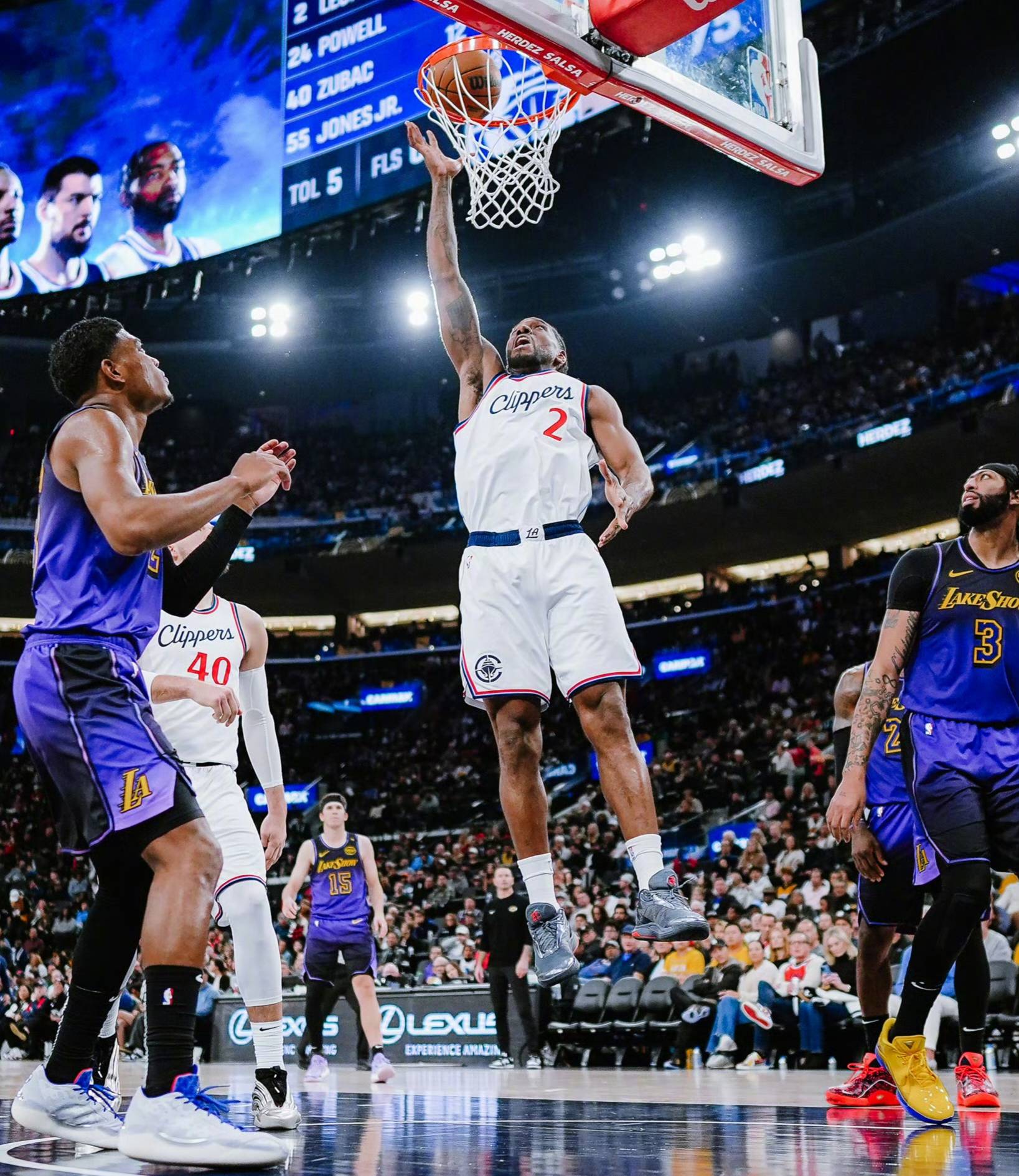 湖人全队复出，备战与火箭的次轮比赛