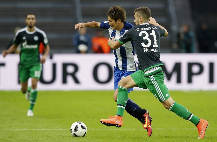 关于沙尔克04发挥不佳，球迷表达失望的信息