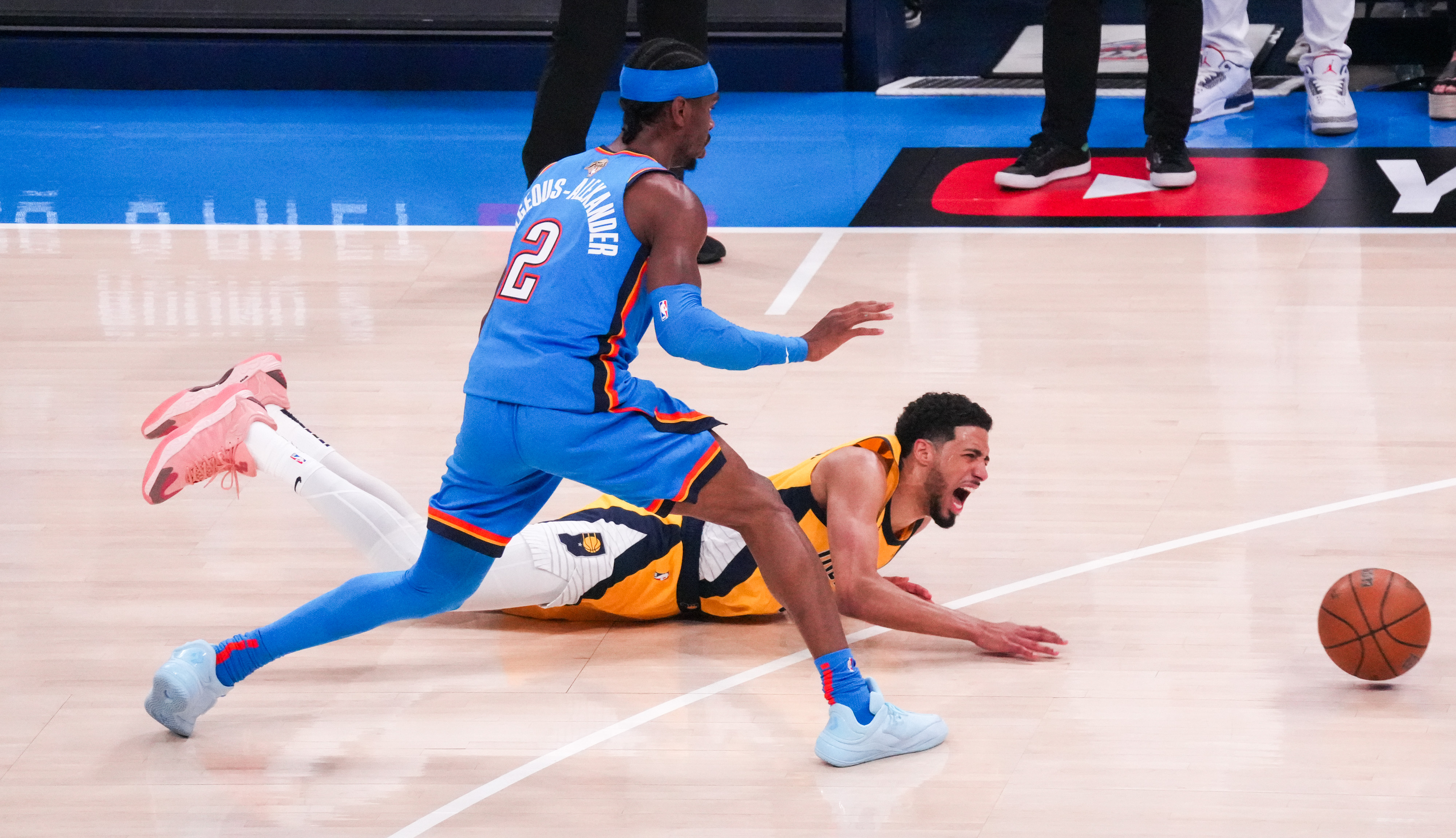 雷霆队险胜掘金队,球队再次崛起 雷霆队险胜掘金队,球队再次崛起