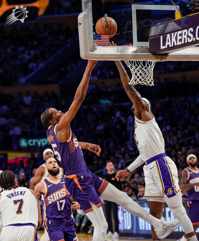 谁将成为西部之王?湖人与快船展开激烈争夺 谁将成为西部之王?湖人与快船展开激烈争夺