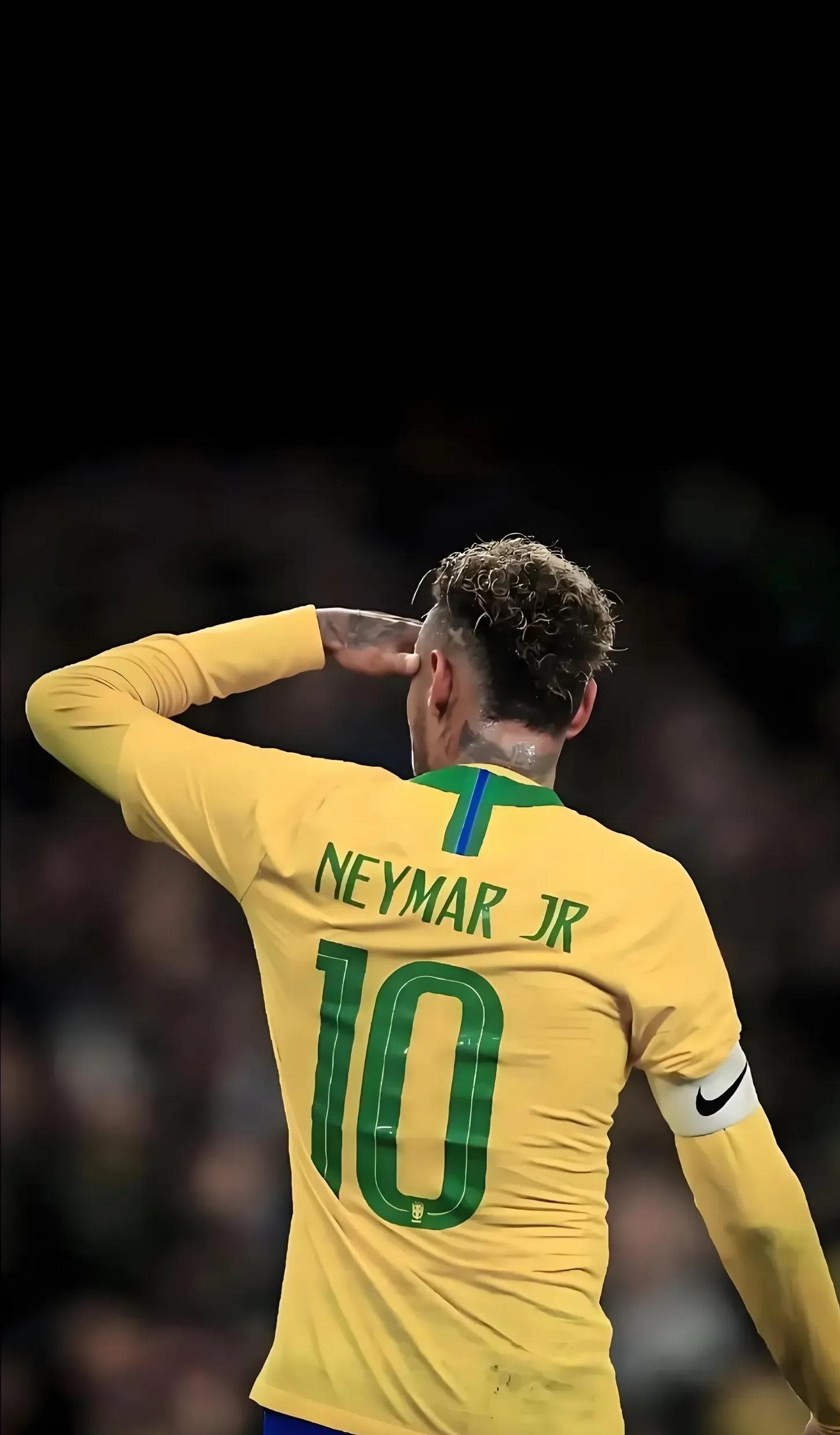 巴西队在比赛中表现出色赢得掌声