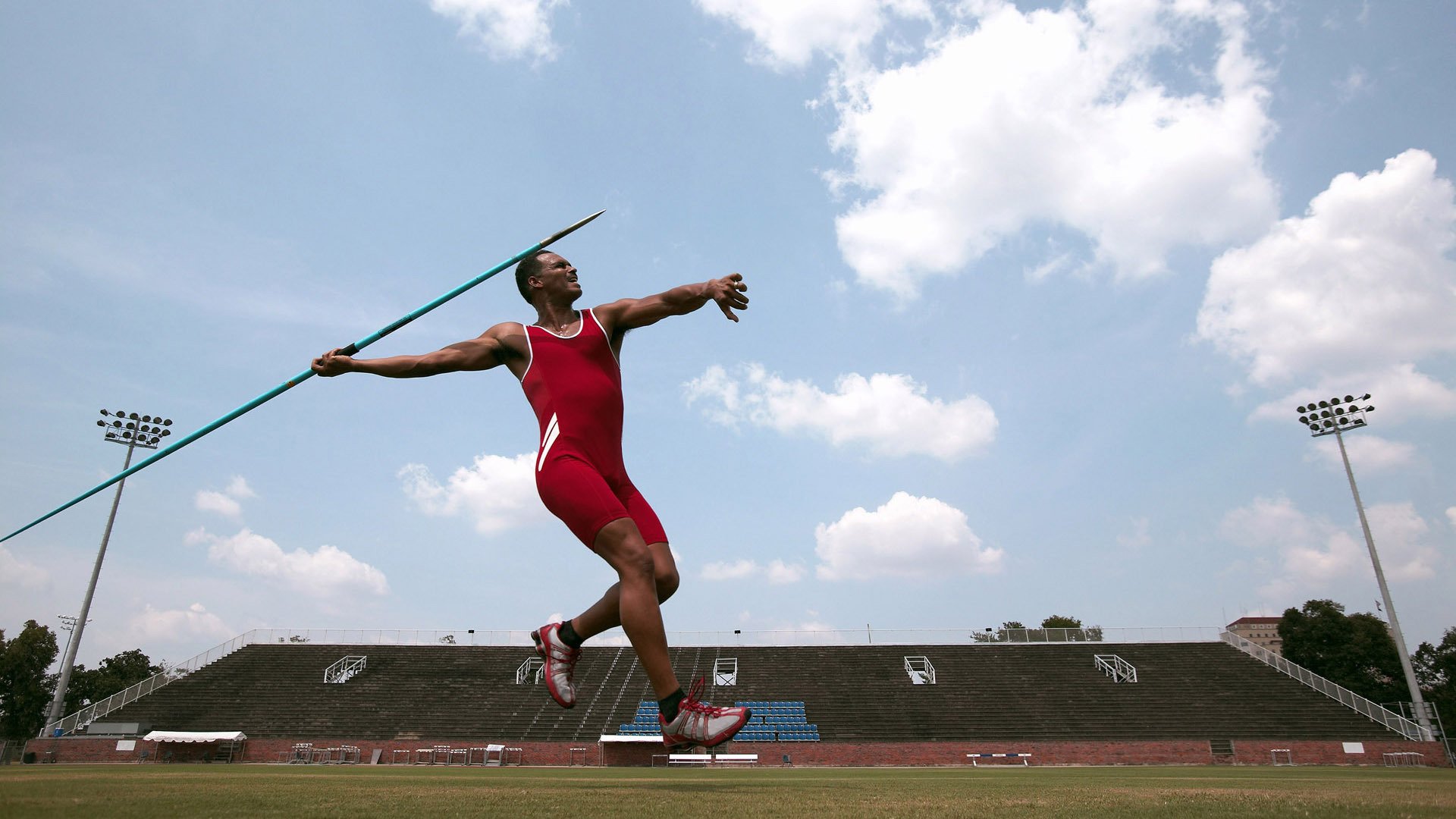 浓眉破日!一人凿穿太阳铁幕,活塞绝境逢生